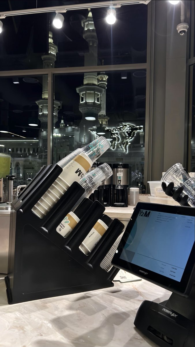 𓆩 𓆪 tweet media