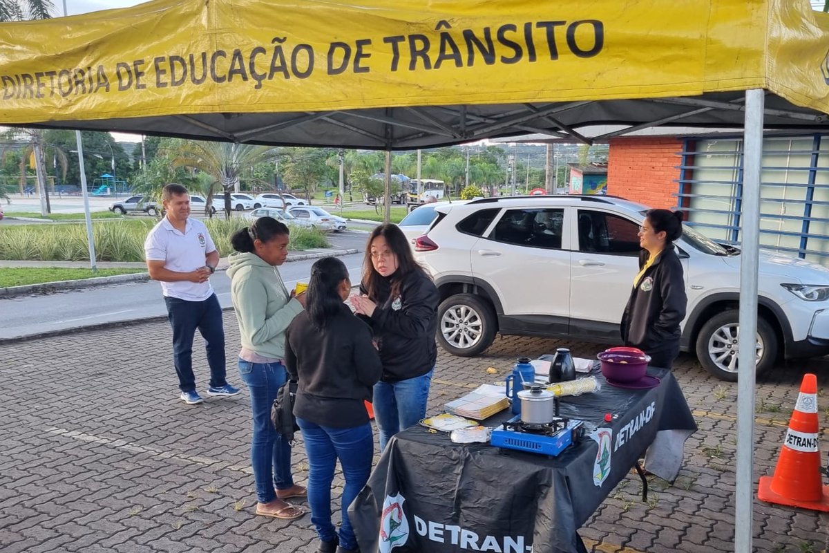 detrandfoficial's tweet image. Mais de 1,3 mil pessoas recebem orientações para transitar com segurança. 🚦🎭👧Ações educativas do #DetranDF no fim de semana aconteceram em Arapoanga, Asa Sul, Candangolândia, Lúcio Costa, Recanto das Emas e Vicente Pires.
Veja mais em: detran.df.gov.br/w/mais-de-13-m…
