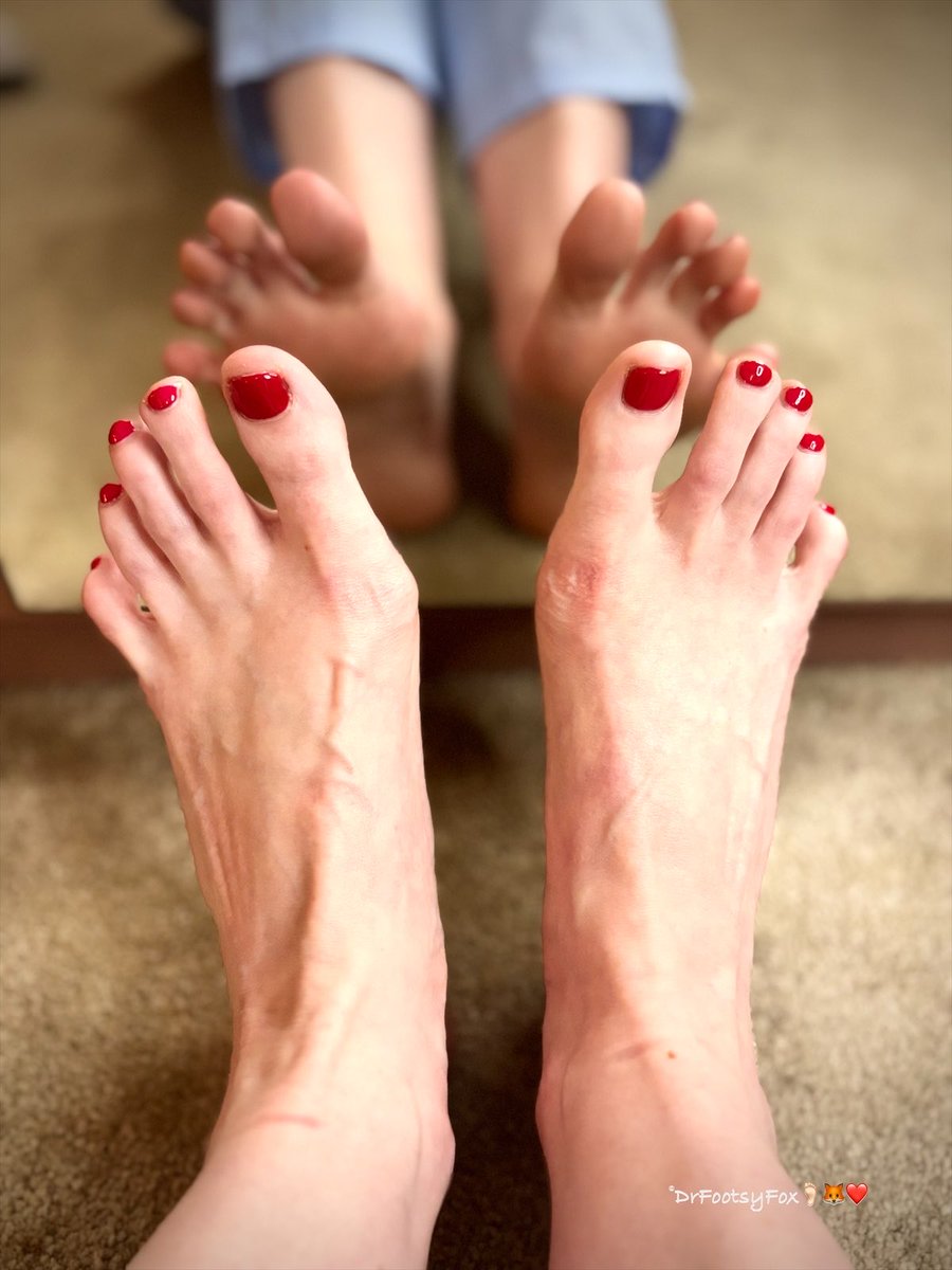 DrFootsyFox's tweet photo. @marvelguy1991 goodnight everyone from the English doctor. Enjoy 

#feetworshi̇p #footfetısh #feet #workingfeet #mirroredfeet https://t.co/4rvr9kGnyA