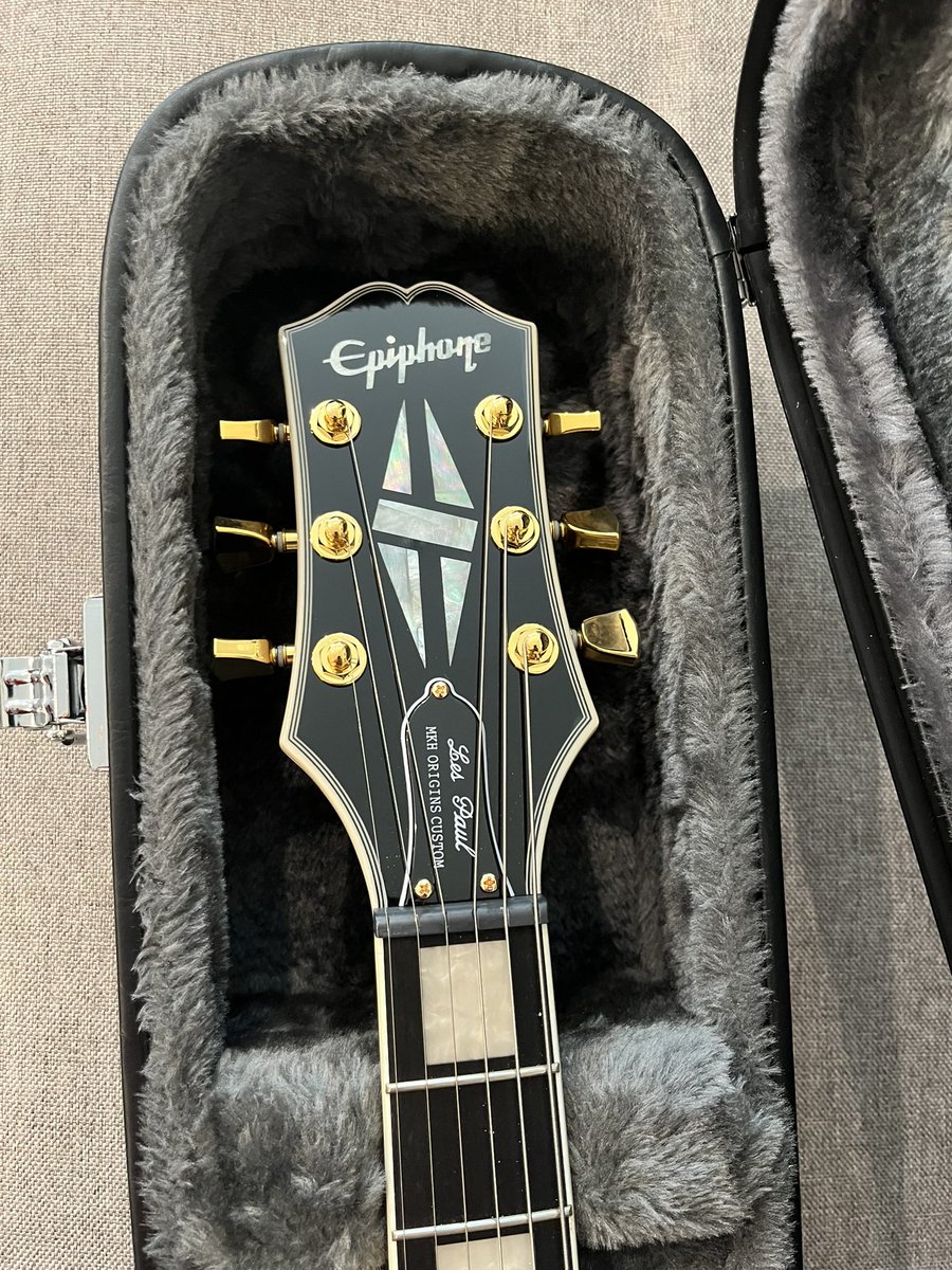 ⚡️Alone, As a God ⚡️ tweet media