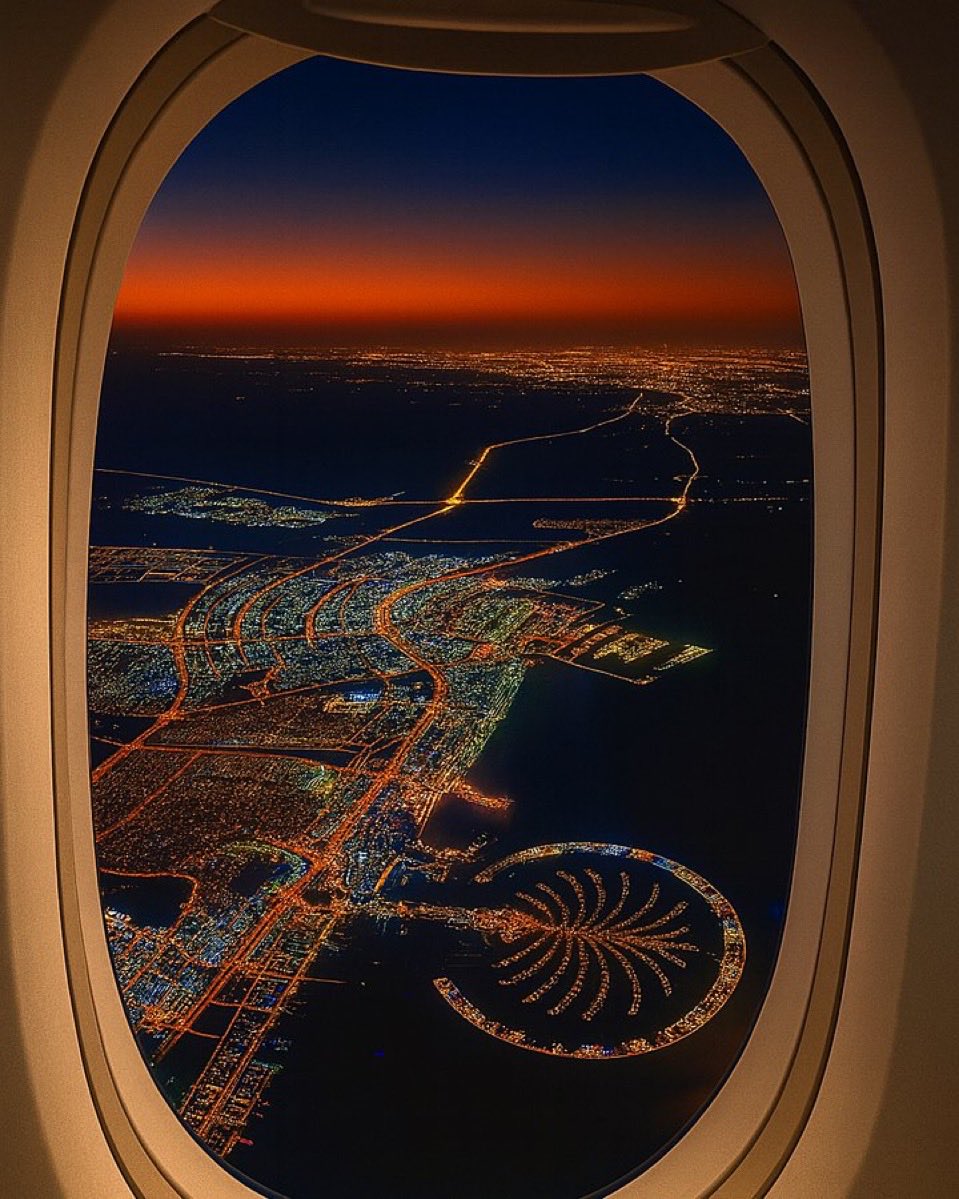 refinedluxury's tweet image. Leaving a piece of my heart in the city of gold. Until next time, Dubai. ✈️🌅
#DubaiNight #PalmJumeirah #TravelMemories