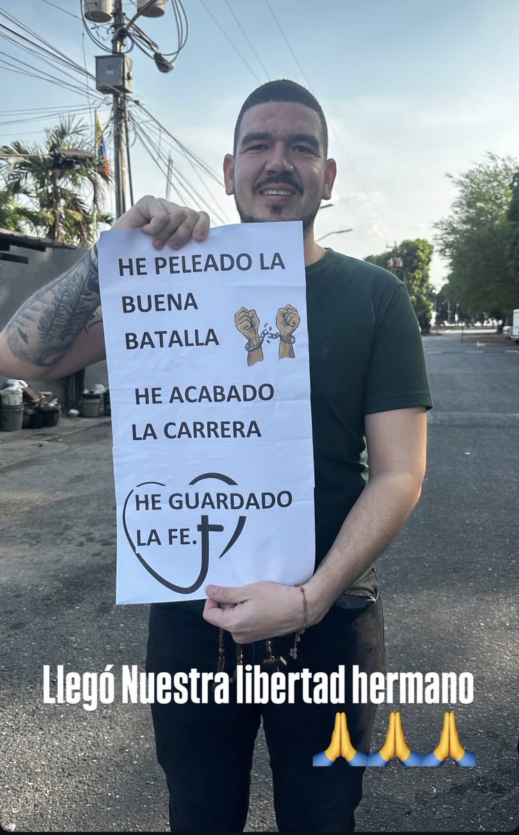 ATENCIÓN 

5:25 pm Celebramos la liberación de José Manuel Robbles del estado Barinas,  quien permanecia detenido en el DIP del estado Barinas. Nadie debe ser detenido por sus ideas. 

Reiteramos que la libre expresión no es un delito, aunque celebramos esta  liberación seguimos