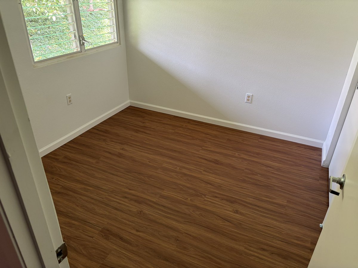 SilentTcg's tweet photo. It so empty in this small ahh room https://t.co/ZZCdHSJsBZ