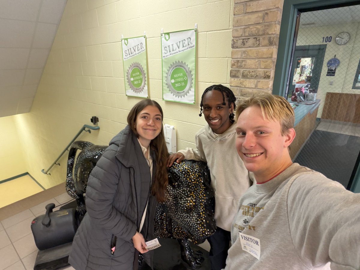 UWOTF_CC's tweet photo. THANK YOU shout out to members of our @UWOTF_CC teams who volunteered helping with Reading today at Jefferson Elementary in Oshkosh today! #TitansRead #TitansServe https://t.co/hxarAoYHFa