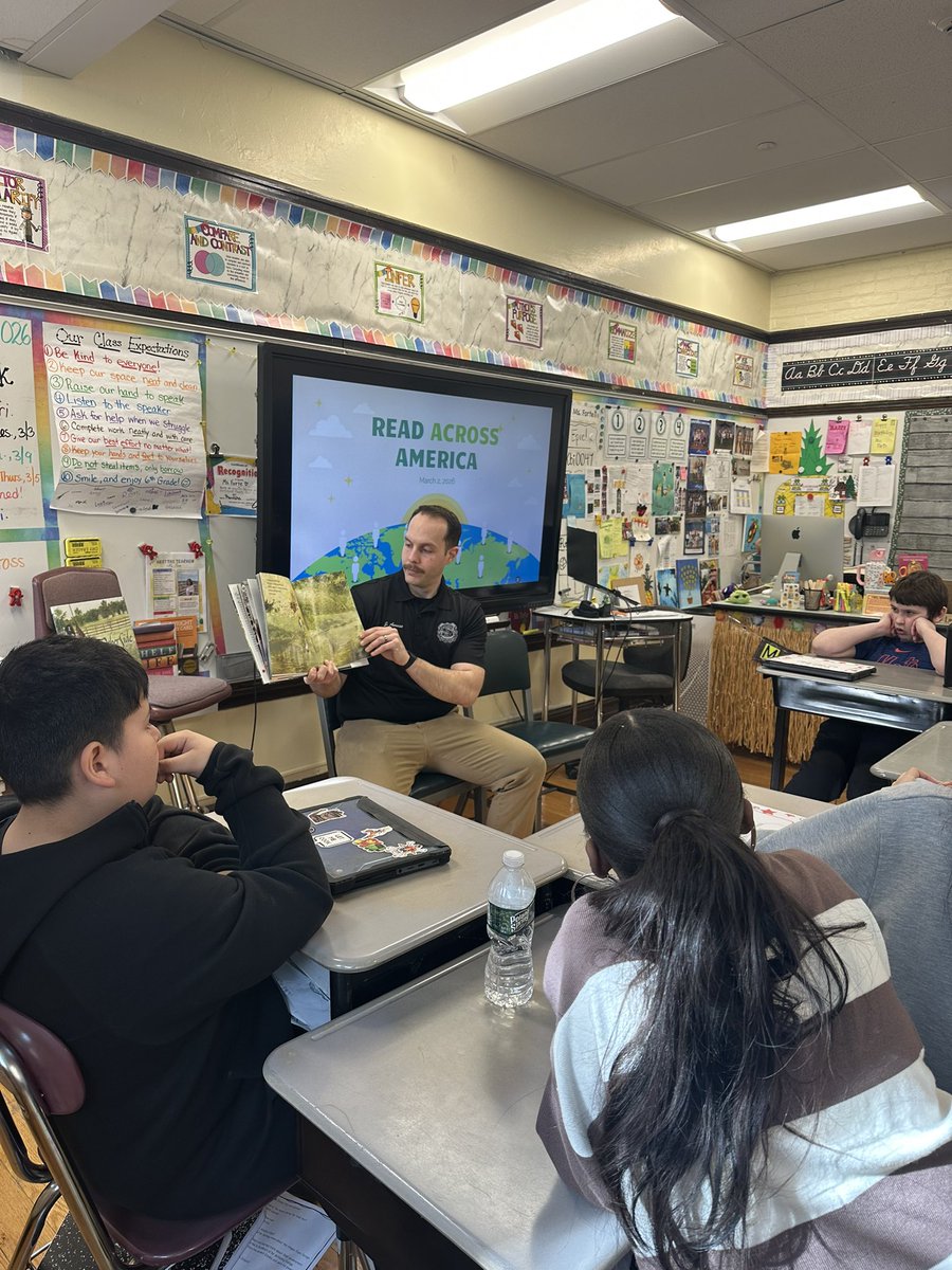 Forte003_'s tweet image. 📚 Read Across America 📚 Thank you to Officer Annese, former TRS Math Teacher, &amp;amp; Detective Alicea, Emily’s uncle, for reading to our class! @WeehawkenTSD #ReadAcrossAmerica #WeeRead