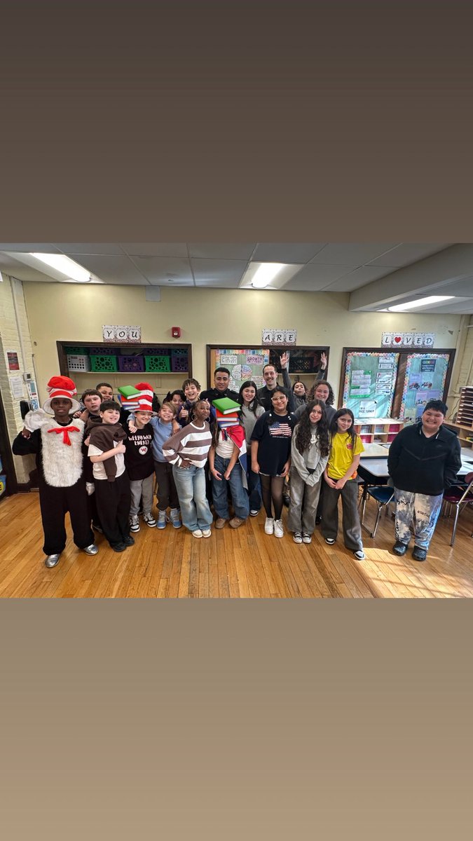 Forte003_'s tweet image. 📚 Read Across America 📚 Thank you to Officer Annese, former TRS Math Teacher, &amp;amp; Detective Alicea, Emily’s uncle, for reading to our class! @WeehawkenTSD #ReadAcrossAmerica #WeeRead
