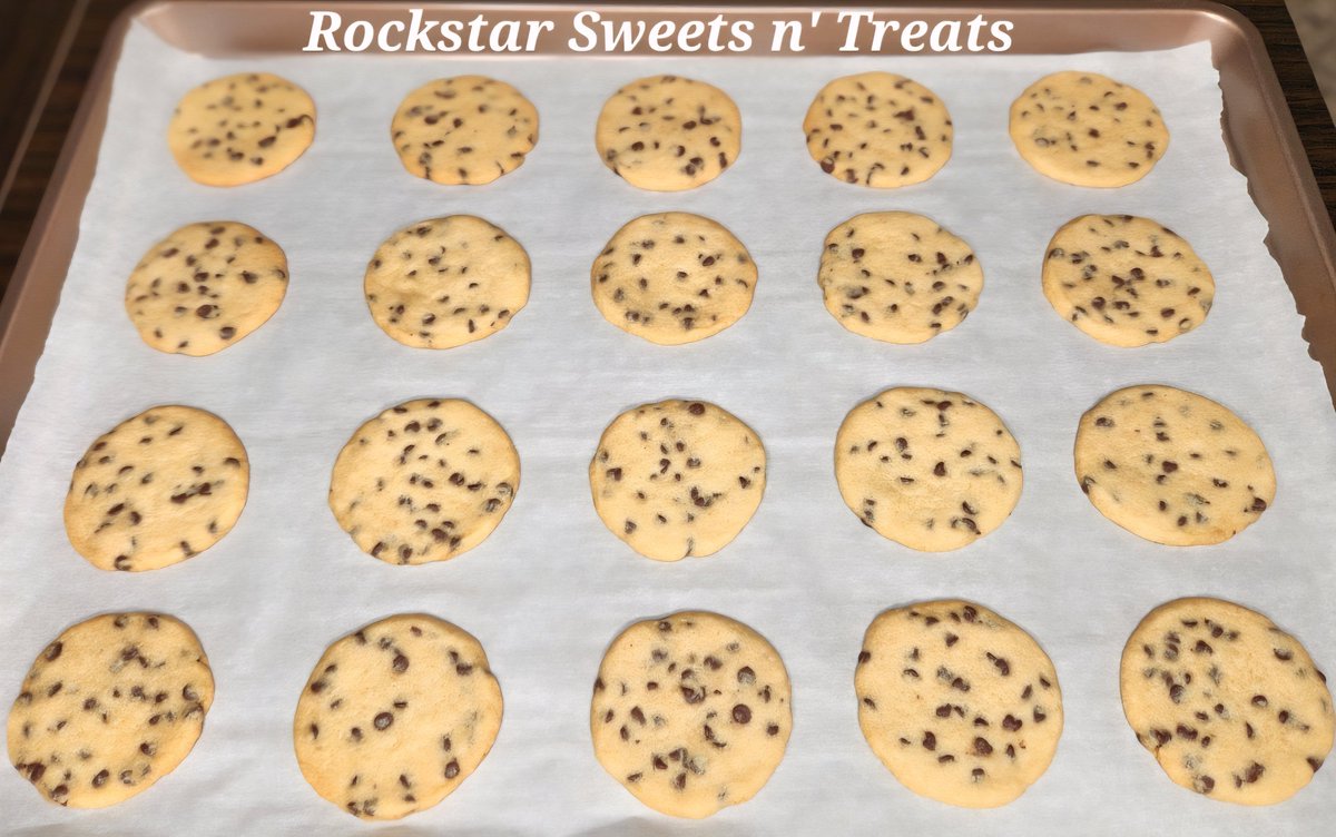 Freshly baked chocolate chip shortbread cookies! 🫠🍪 Never shy on the chocolate chips!🍫 18 cookies per batch, individually wrapped for freshness and convenience!

💌 Mail order: Rockstarsweettreats.etsy.com 
☎️ Local delivery or pickup: Text 260-298-1590 to set up an order!