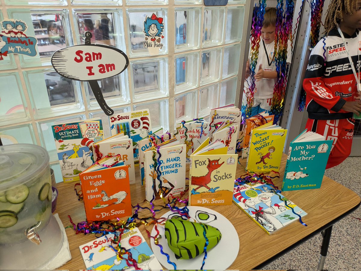 TISD_NUTRITION's tweet photo. Celebrating Dr. Seuss's birthday with our Green Eggs and Ham! https://t.co/iDaztGfBGr