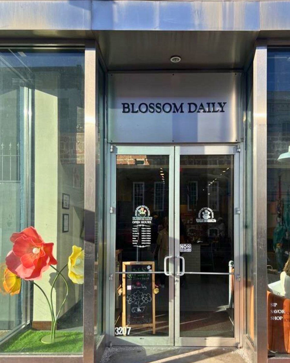 georgetowndc's tweet photo. Coffee with a purpose ☕🌸 In the heart of Georgetown, Blossom Daily serves drinks, snacks, and artisan goods—all supporting meaningful employment for individuals with intellectual &amp; developmental disabilities. #GeorgetownDC #SupportLocalDC #CoffeeWithPurpose 

📍3207 M St NW https://t.co/fb1Gqv7FPZ