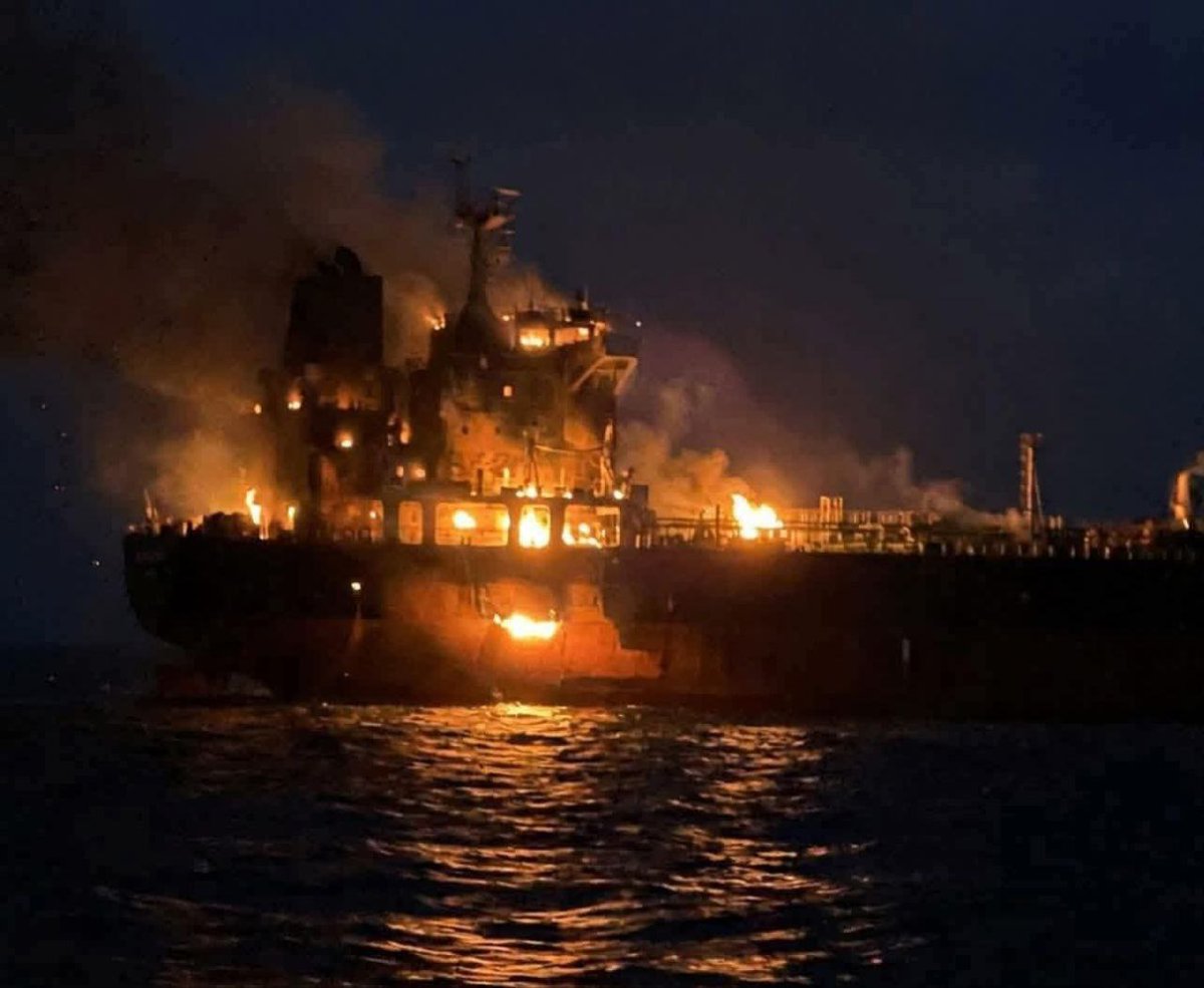 İran Donanması:  

"Washington'ın müttefiklerine ait Yunan petrol tankeri Athena Nova ateşe verildi ve Hürmüz Boğazı'nda hala yanıyor."