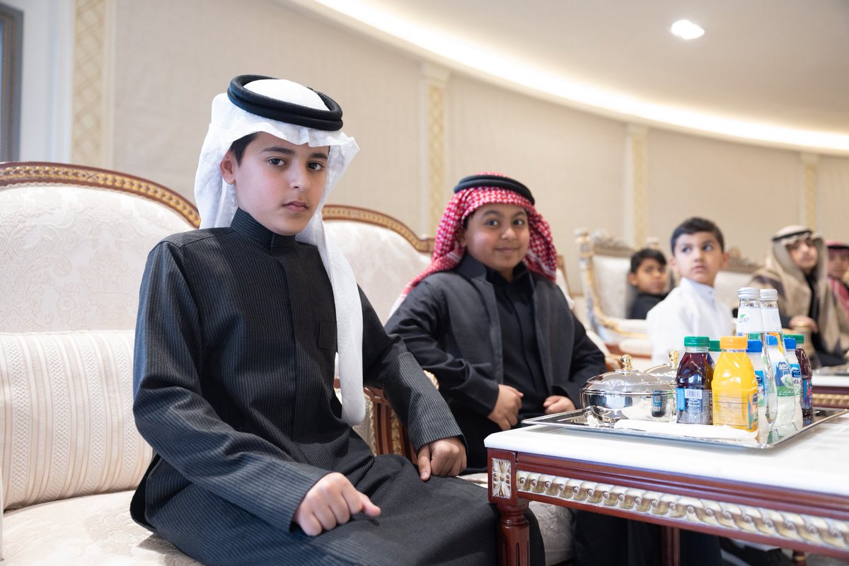 أكَّد سموه  أهمية دور الجمعية في خدمة الأيتام، وداعيًا إلى دعمها وتمكينها من أداء رسالتها الاجتماعية وتقديم الرعاية المستدامة لهم .