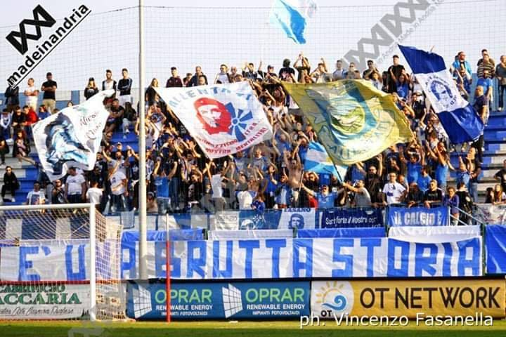 ultras_antifaa's tweet image. #Italy - Che Guevara flags in the U.S. Città di Fasano stands.