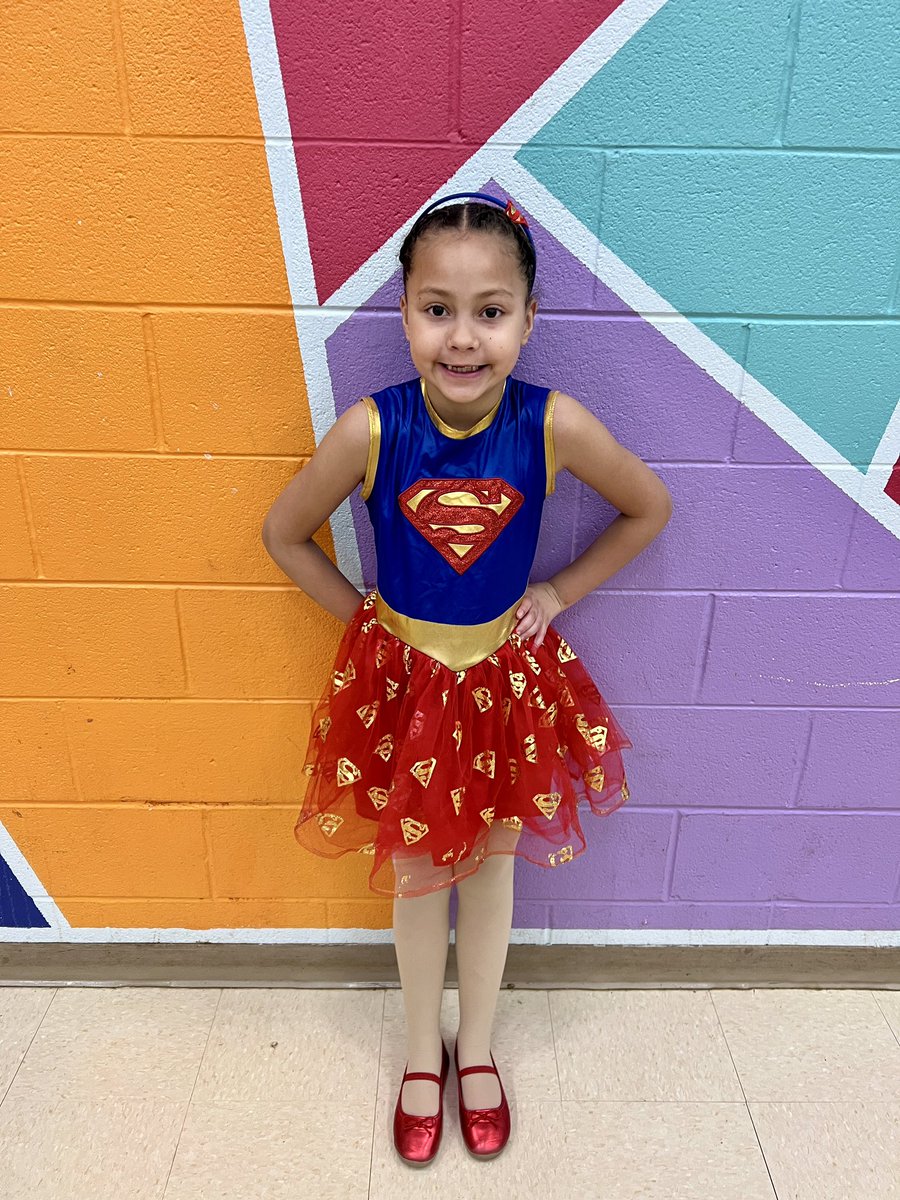 SterlingElemen1's tweet photo. Dress Like a Super Hero!” 📕 @CharMeckSchools  #ReadAcrossAmericaWeek #sterlingpride🐯 #Crew89 #LevelUP⬆️ https://t.co/0Jo6XWCbef