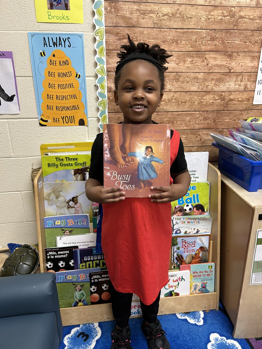 SterlingElemen1's tweet photo. Dress Like a Super Hero!” 📕 @CharMeckSchools  #ReadAcrossAmericaWeek #sterlingpride🐯 #Crew89 #LevelUP⬆️ https://t.co/0Jo6XWCbef