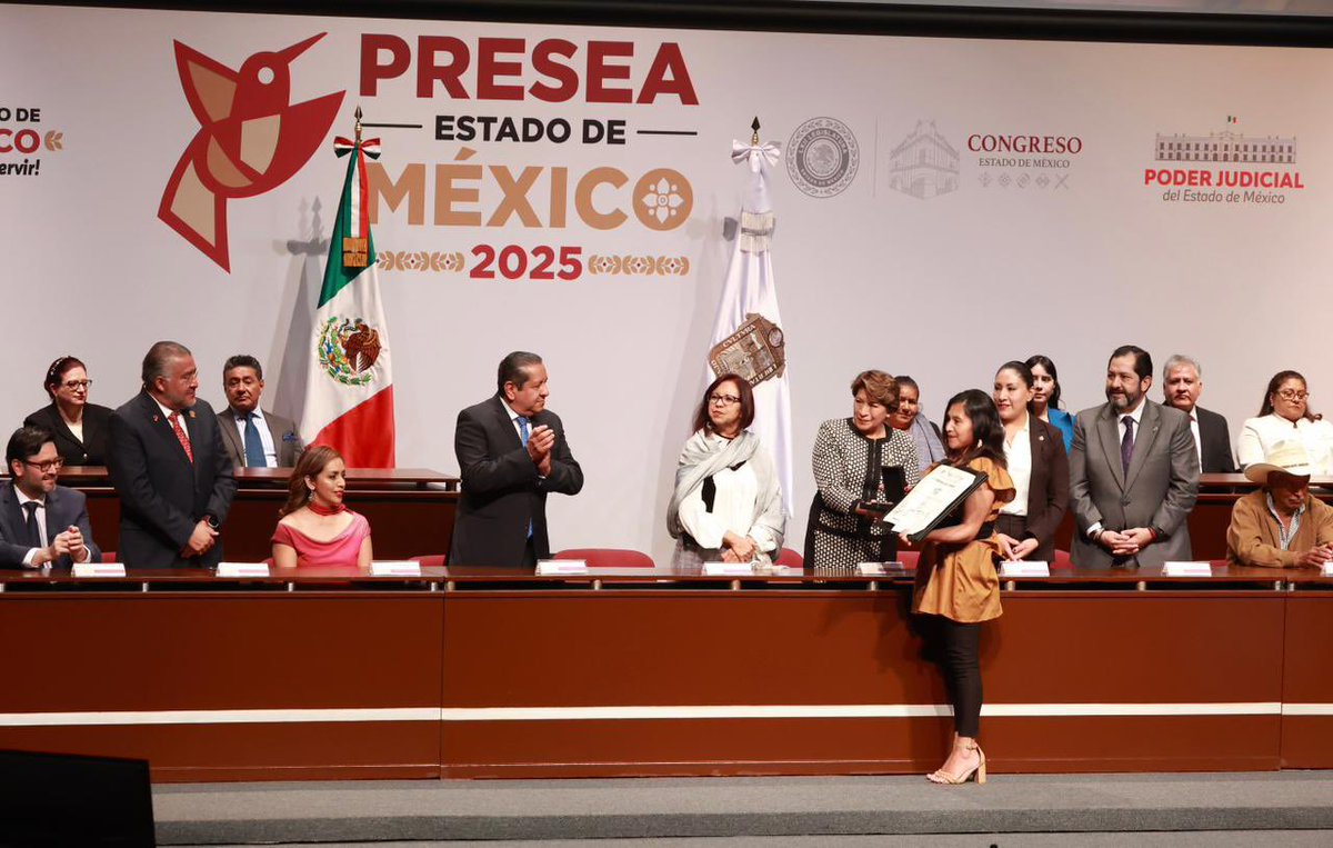 PJEdomex's tweet photo. El Magistrado Presidente, Héctor Macedo García, asistió a la entrega de la Presea Estado de México 2025, acto conmemorativo del 202 aniversario de la entidad realizado en la Sala Elisa Carrillo del Centro Cultural Mexiquense, en #Texcoco.

La jornada estuvo encabezada por la Gobernadora Delfina Gómez Álvarez y se distinguió la trayectoria de personas que impactan positivamente a la sociedad mexiquense.

De esta manera, el Tribunal Superior de Justicia del Estado de México refrenda su compromiso con las causas que promueven la identidad, desarrollo y cohesión comunitaria.

A este acto asistieron también integrantes del Tribunal de Disciplina Judicial, encabezados por su titular Maricela Reyes Hernández y del Órgano de Administración Judicial, que preside el Magistrado Fernando Díaz Juárez, magistradas y magistrados.

#JusticiaCercana
#PJEMCercano