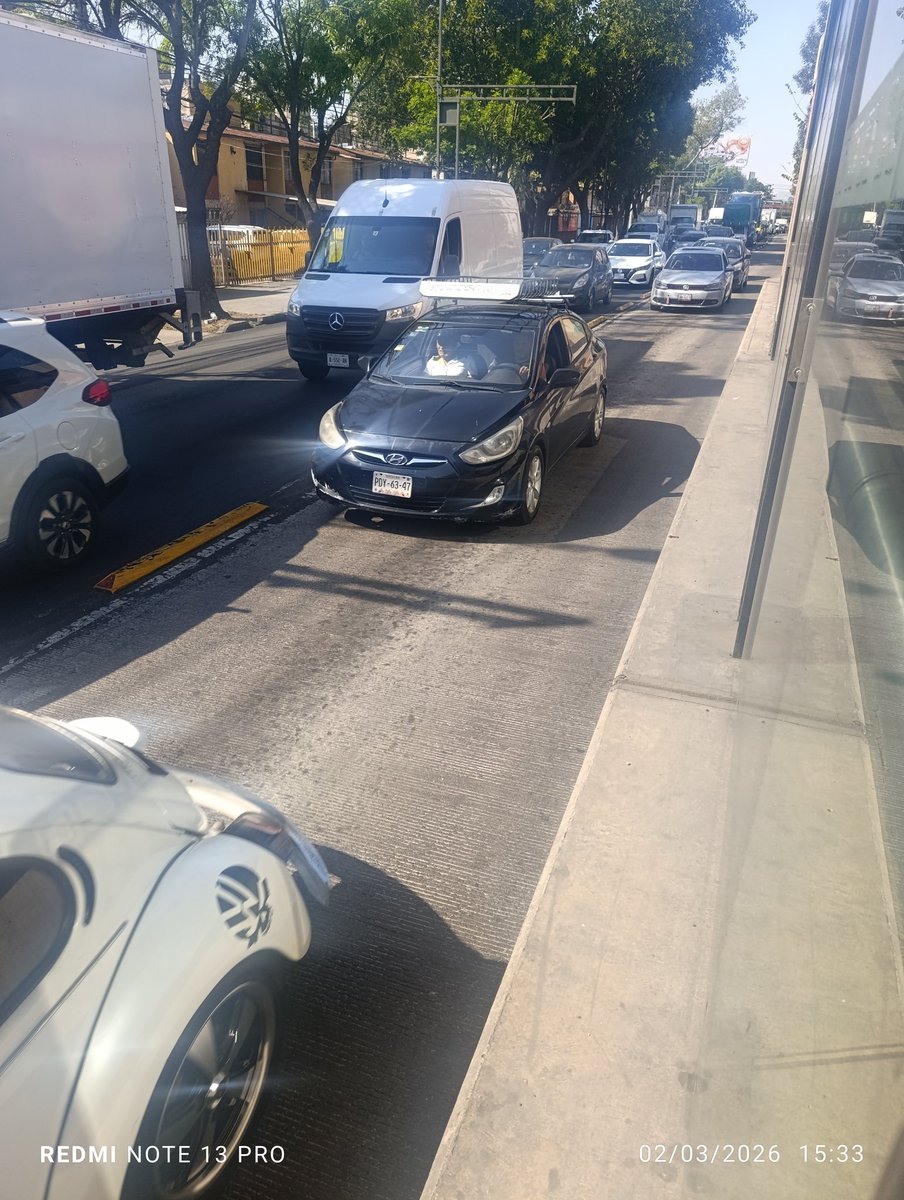 ManuelSnchezF12's tweet photo. @MetrobusCDMX @UCS_GCDMX
Vehículos en fila circulando por el carril del metrobus a la altura de la estación del metrobus "Metro Coyuya" e incluso vehículos sin placa. https://t.co/Qvl631kZgF
