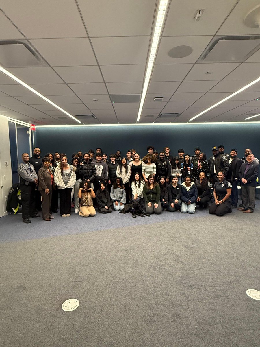 CanekForCouncil's tweet photo. Last week I stopped in to @wmata's Virginia HQ for @MetroTransitPD's first ever Youth Advisory Council meeting in the Commonwealth. New connections were made as youth got an inside look at the Emergency Operations Center and MTPD video center. https://t.co/PMsFzRpzji