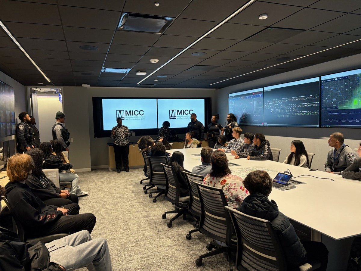 CanekForCouncil's tweet photo. Last week I stopped in to @wmata's Virginia HQ for @MetroTransitPD's first ever Youth Advisory Council meeting in the Commonwealth. New connections were made as youth got an inside look at the Emergency Operations Center and MTPD video center. https://t.co/PMsFzRpzji