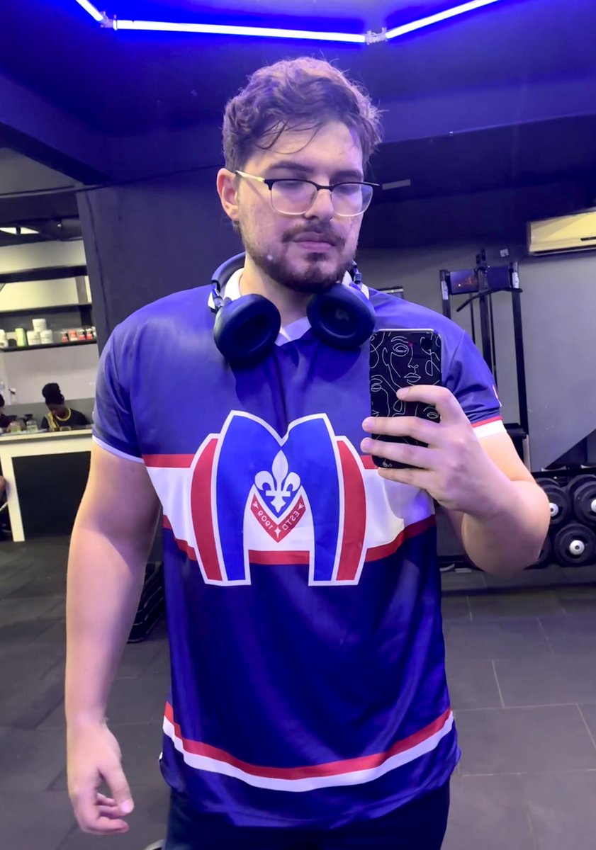 luansux's tweet photo. Só fui treinar hoje pra inaugurar minha roupinha do Shane Hollander https://t.co/NzioNSRNwi