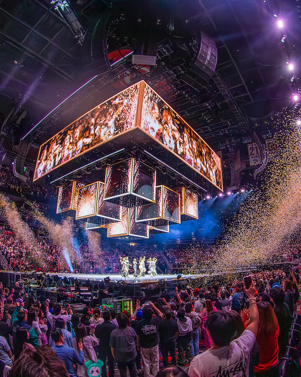 BRING <a href="/JYPETWICE/">TWICE</a> BACK 🥹🫶

WORLD TOUR IN NORTH AMERICA | 2.27.26

📸: <a href="/photorushin/">📸 Terence RUSHin 📸</a>