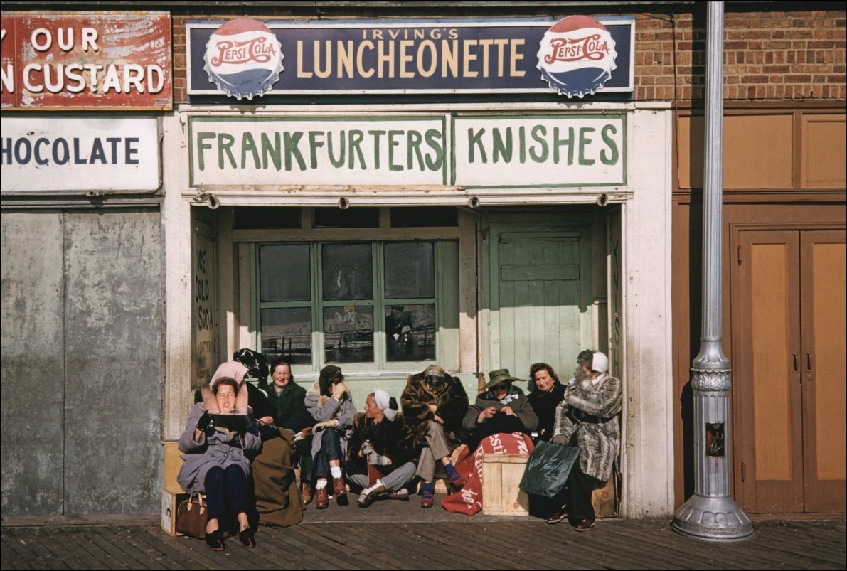eyeonaxis's tweet photo. Façades telling stories. Coney Island, New York, USA, 1953 | Marvin Newman https://t.co/fAQOhaSBju
