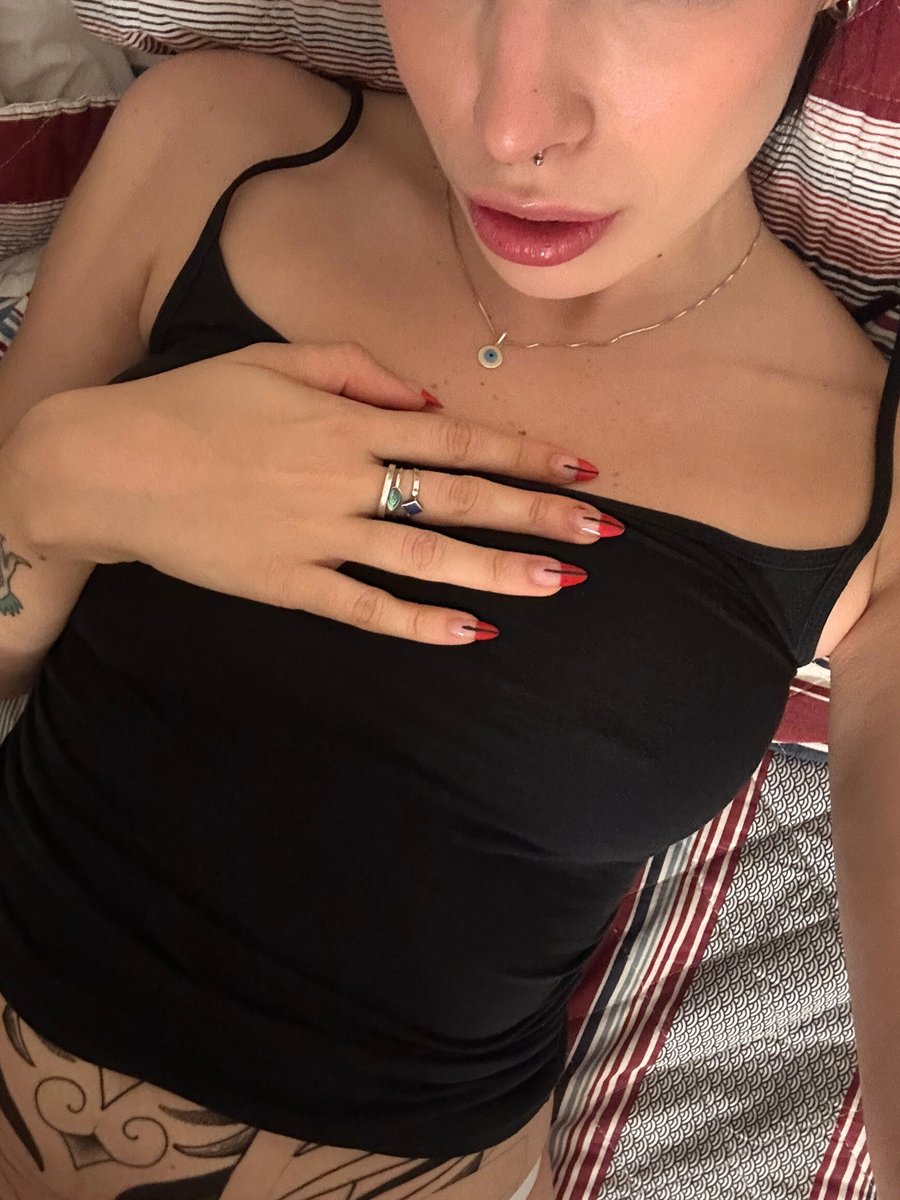 LizzKni's tweet photo. ask me to come down more https://t.co/YVPV4JNrSF