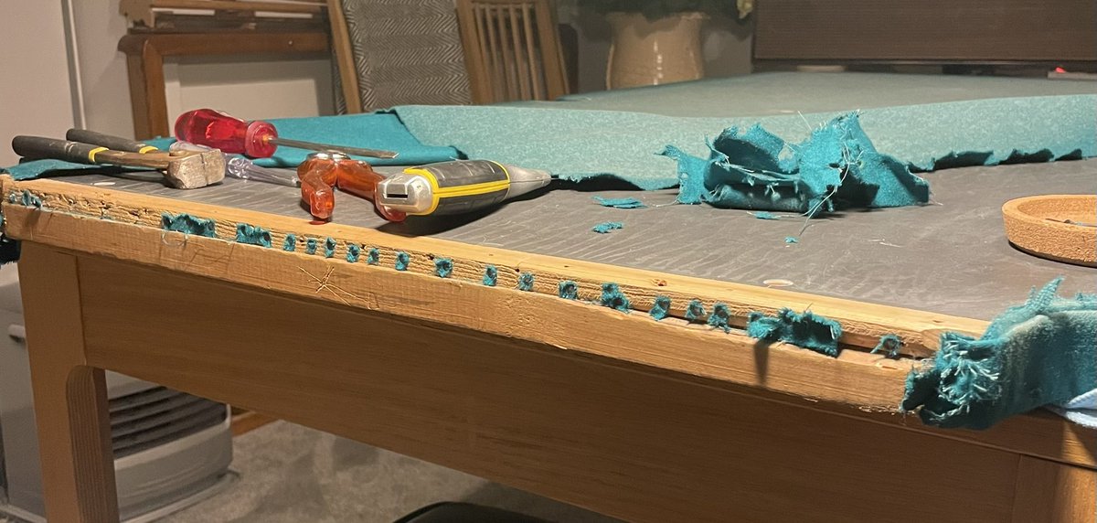 HenningSpil_aps's tweet photo. 70x140 cm.
Ægte skiffersten.
Let nok til at blive pakket væk til middag. 🎱🍽️

Funktion møder fleksibilitet.

Se mere: https://t.co/WVTfcXuy3G

#billard #poolbord #boligdesign #interiør #multifunktionelt https://t.co/SuzfQq5gCr