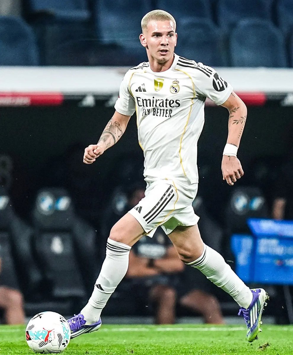 Quizás no sea el mejor defendiendo, ni el más rápido, ni el mejor regateando, ni el mejor definiendo, ni el más preciso en el remate, ni el que tiene más potencia de disparo, ni el que mejor controla el balón, ni el que tiene mejor primer toque, ni el que mejor se posiciona, ni