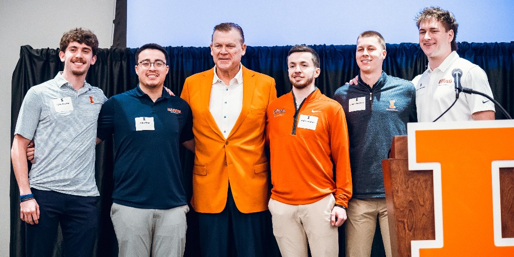 IlliniMBB's tweet photo. From the moment they stepped on campus, they've dedicated themselves fully to this program. 

Thank you to our seniors and graduating managers, who we will be celebrating on Tuesday! https://t.co/8bUiEbGNKm