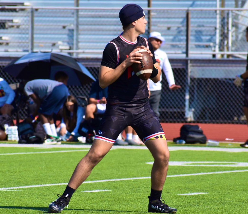 DerekBerg2030's tweet image. First 18u tournament as an 8th grader !! @dr7sports
I competed and never backed down... had several great throws, and got better !!
#qb1 #goals #alwaysworking #brotherhood @ChrisDudley40 @GumpMalott @CRFB_Recruiting
@cincofb @SportPrepX @PrepRedzoneTX 
@rnrtop100 @youareathlete