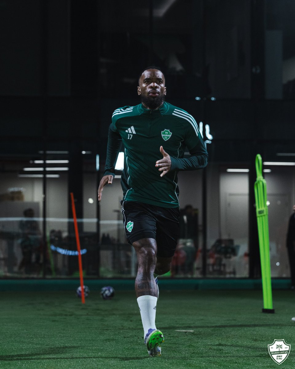 ALAHLI_FC's tweet photo. العملُ مستمر.. والتركيز في أعلى مستوياتِه! ⚔️🟢

#الأهلي https://t.co/rxb35uHxGC