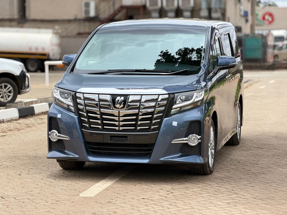 Toyota Alphard, 2017 model, mileage 61400km, 2.4ltr petrol engine, full fabric interior, 7 seater, reverse camera, Bluetooth radio, DVD player, blind spot assist, lane assist, double electric sliding doors, rear entertainment, control,  push to start, 

PRICE 🔥3️⃣2️⃣0️⃣0️⃣0️⃣