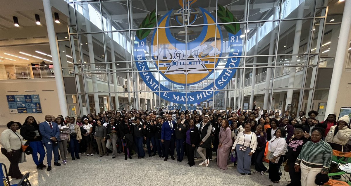 APSMaysRaiders's tweet photo. Our Sisterhood Summit culminated with this beautiful photo. A time of empowerment was had by these Lady Raiders.  Fellas, you got next at our annual Brotherhood Summit, Thursday, March 5th. Who’s pulling up? https://t.co/5EsRuxg648