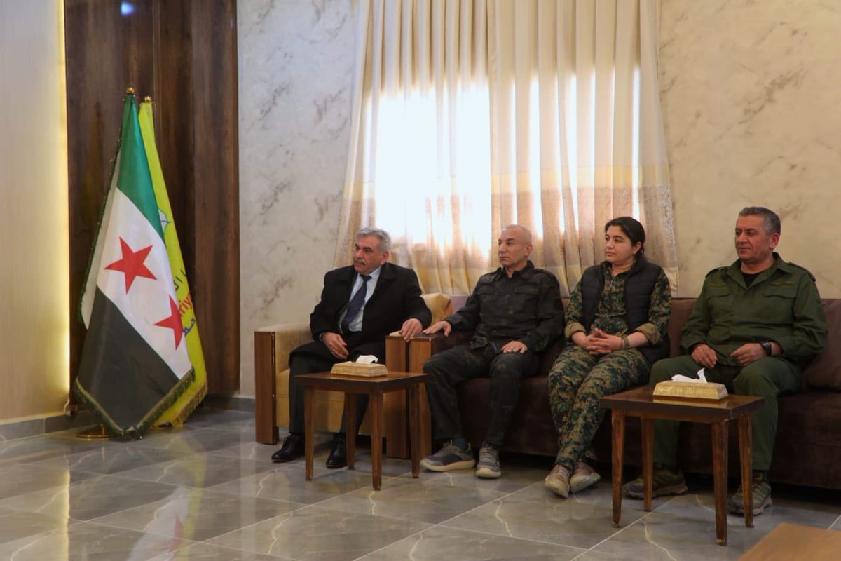 QalaatAlMudiq's tweet image. #Syria: a meeting took place today in #Hasakah between Government officials and #SDF commander. 

Key points:

- the 3 new brigades, formed from SDF fighters in Hasakah, will become part of the 60th Division

- an additional 60 prisoners will be released by SDF

- a list was also