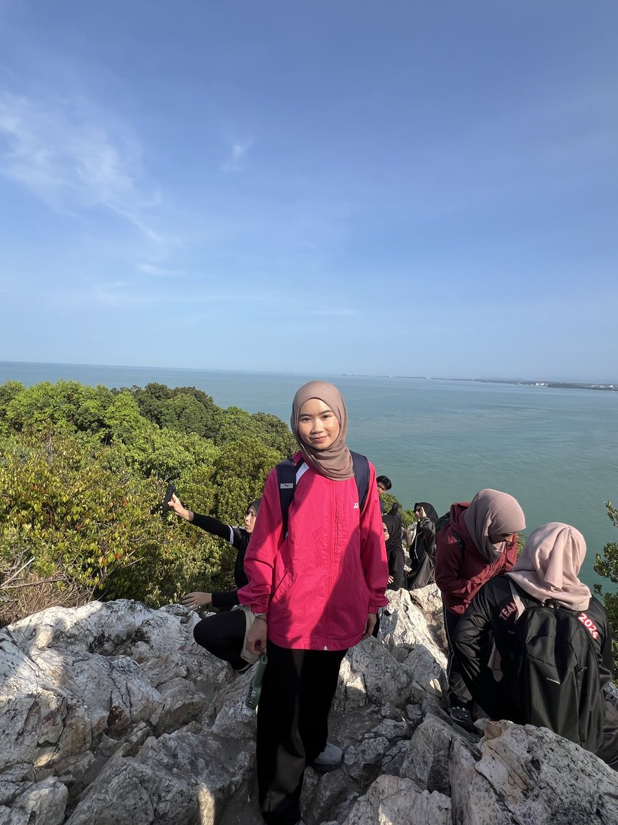 mysurah_'s tweet photo. walaupun panas kita tetap suka ⛰️ https://t.co/zfY0A7wWVR
