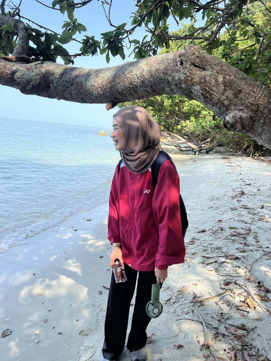 mysurah_'s tweet photo. walaupun panas kita tetap suka ⛰️ https://t.co/zfY0A7wWVR