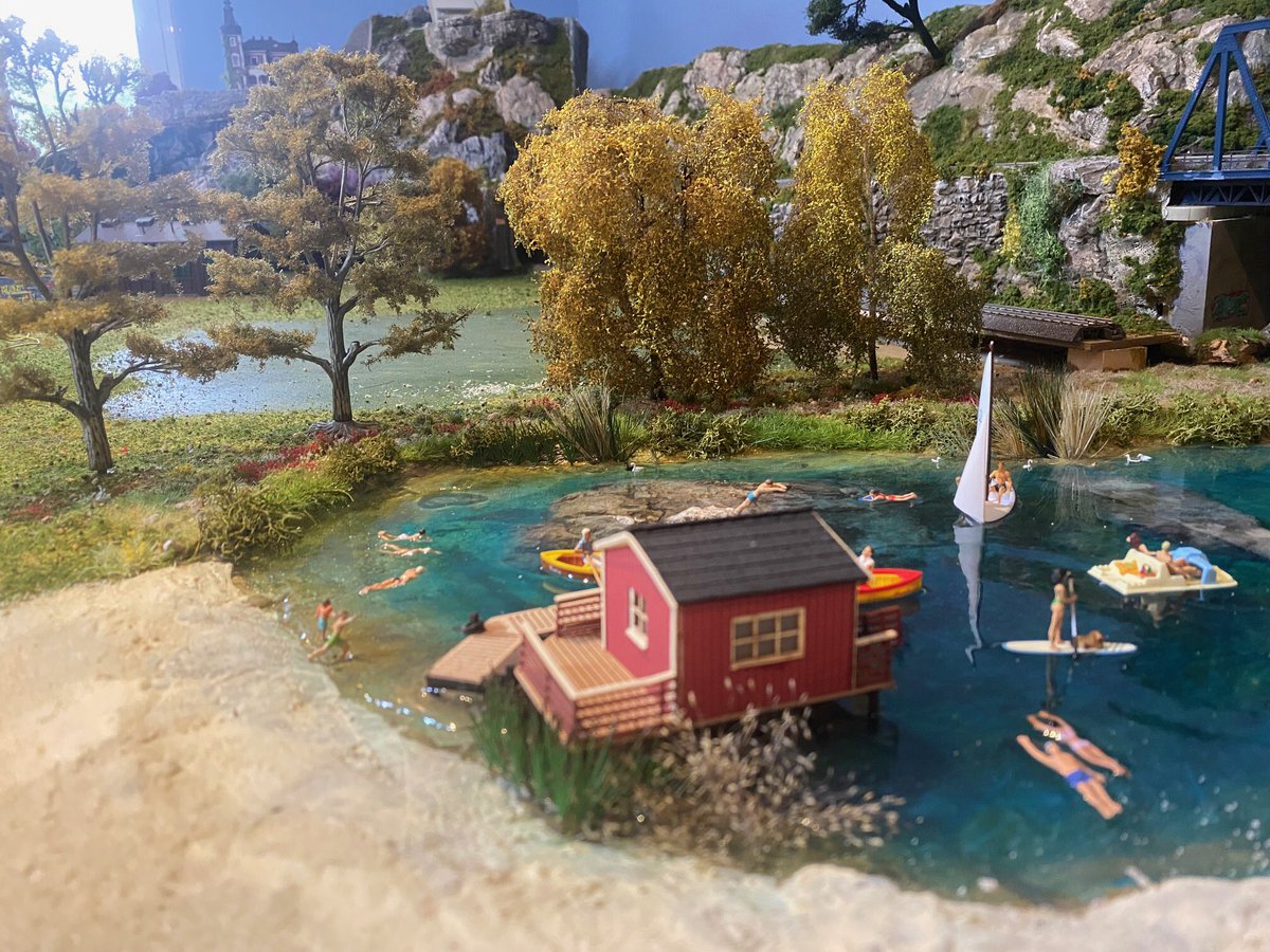 hobbydifusion's tweet photo. CONSTRUCCIÓN DE MAQUETAS FERROVIARIAS ARTESANALES; MAQUETA PARA MARKLIN DE 430 cm x 320 cm. AVANZANDO CON EL PAISAJE, CERRANDO DETALLES..
https://t.co/fzv73vrjHW https://t.co/SNjTuYGBeH