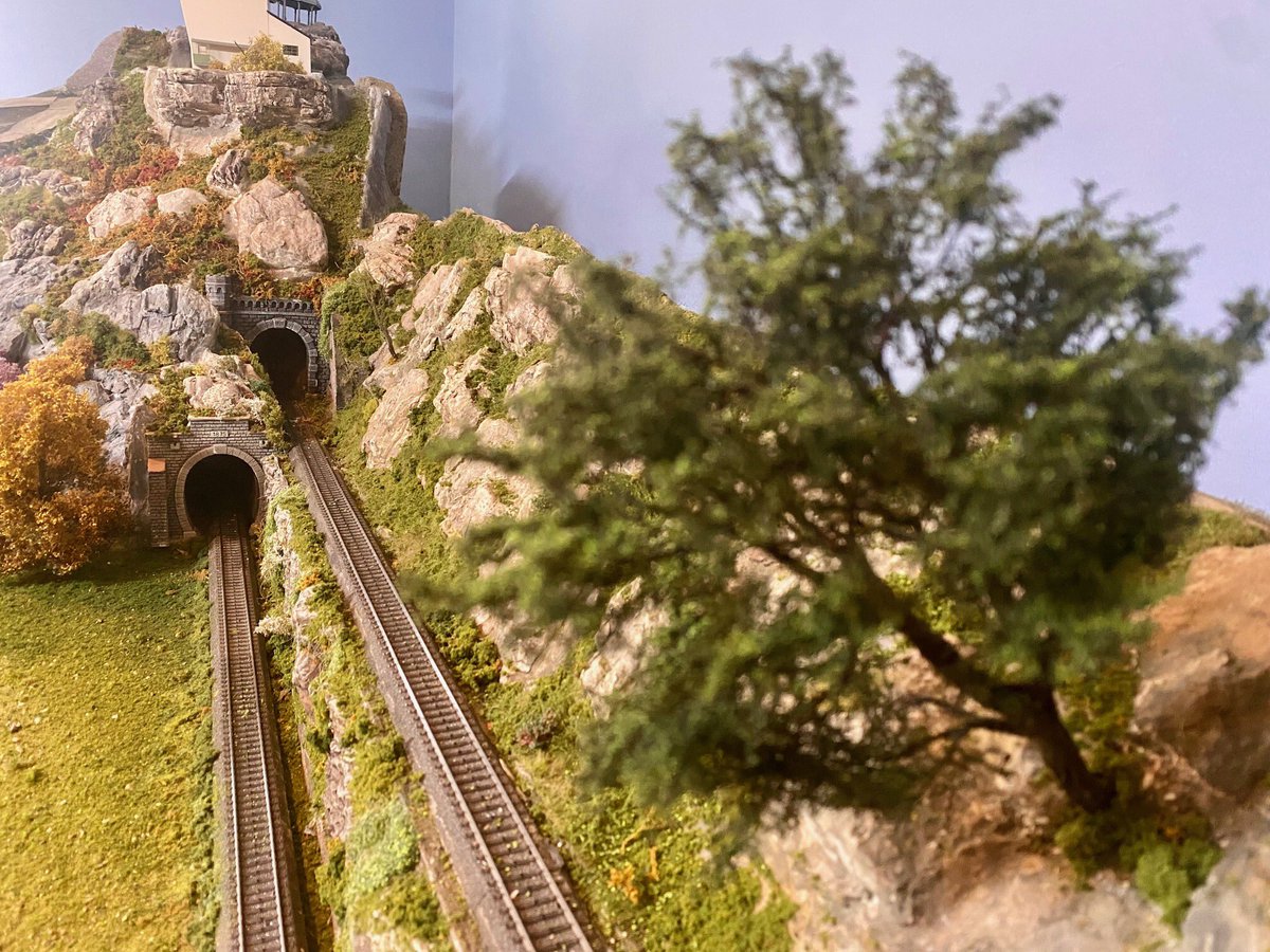 hobbydifusion's tweet photo. CONSTRUCCIÓN DE MAQUETAS FERROVIARIAS ARTESANALES; MAQUETA PARA MARKLIN DE 430 cm x 320 cm. AVANZANDO CON EL PAISAJE, CERRANDO DETALLES..
https://t.co/fzv73vrjHW https://t.co/SNjTuYGBeH