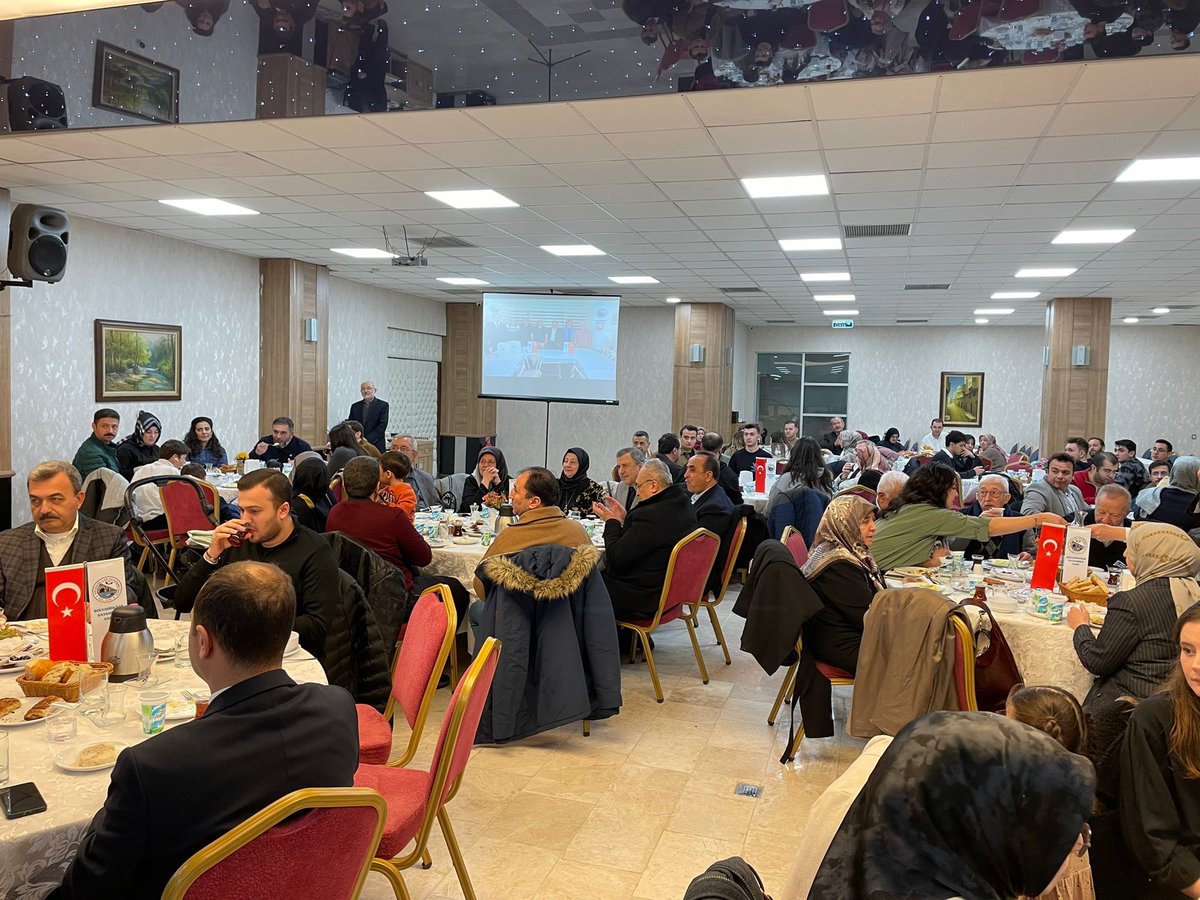 HasanDOGRUYOL's tweet photo. Ankara’da Gönüller Bir Oldu: BOL-DAV’ın 37. İftarında Birlik ve Kardeşlik Mesajı
Ankara, bu yıl da anlamlı ve bereketli bir buluşmaya ev sahipliği yaptı. BOL-DAV Bolvadinliler Dayanışma Vakfı tarafından düzenlenen 37. Geleneksel İftar Program gerçekleştirildi. https://t.co/56uQKiZqN5
