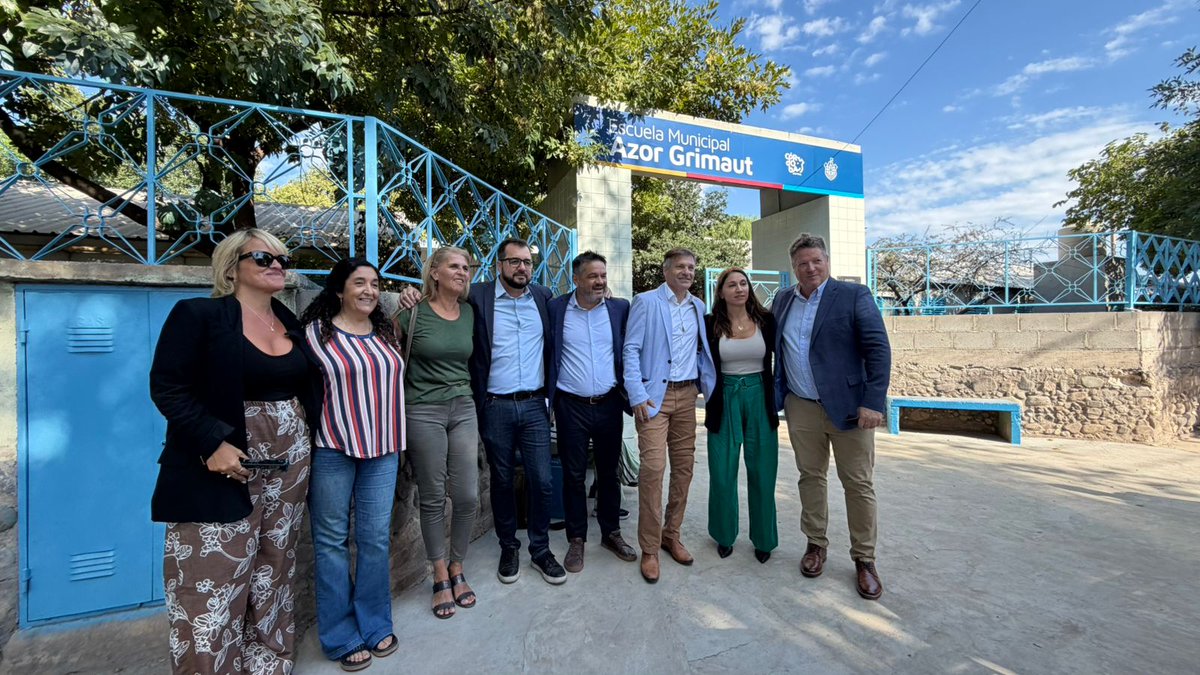 tori_flores's tweet photo. El inicio de clases es mucho más que volver al aula: es una oportunidad para fortalecer el concepto de #biociudadanía, entendiendo que cada acción cuenta en el cuidado de nuestra casa común.

Creemos en una escuela que educa en valores, en respeto por el ambiente y en responsabilidad colectiva.
Porque formar en biociudadanía es sembrar futuro. 🌎✨

#AmbienteCba #HacerParaCrecer #Biociudadanía