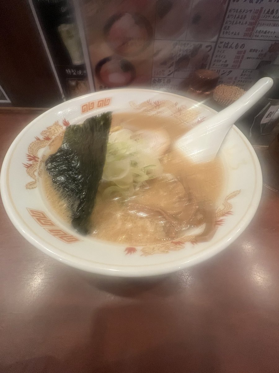 ひむろは味噌ラーメンしか食べて無かったです、が、旭川醤油ラーメン🍜うまいです！
これは知らなかった