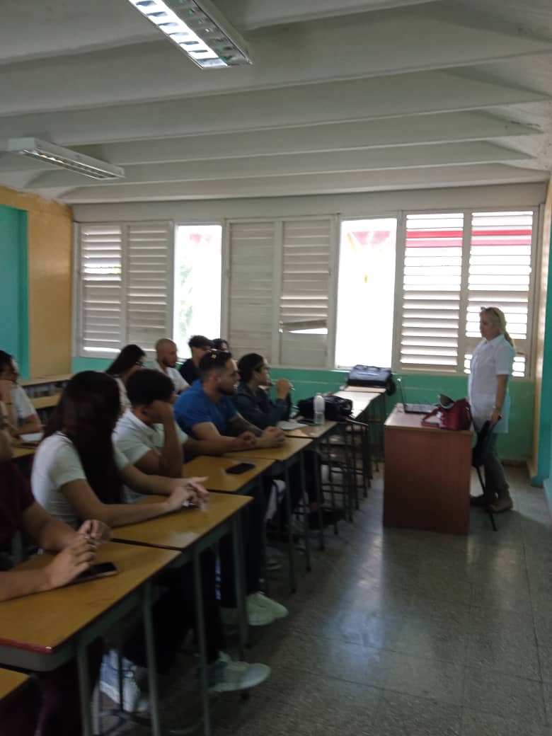 mlabradahlg's tweet photo. Los estudiantes de #UCMHo retoman actividades docentes con la modalidad semi presencial municipalizada, donde se garantiza un proceso de calidad. #fcmho #HonorHolguinero https://t.co/fCJyGfx5i6