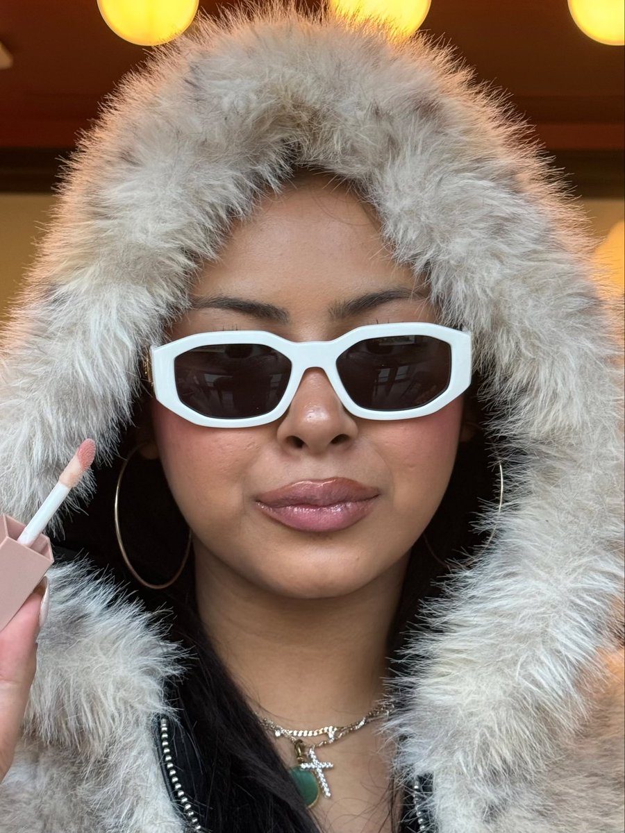 Feel Good Contacts tweet media