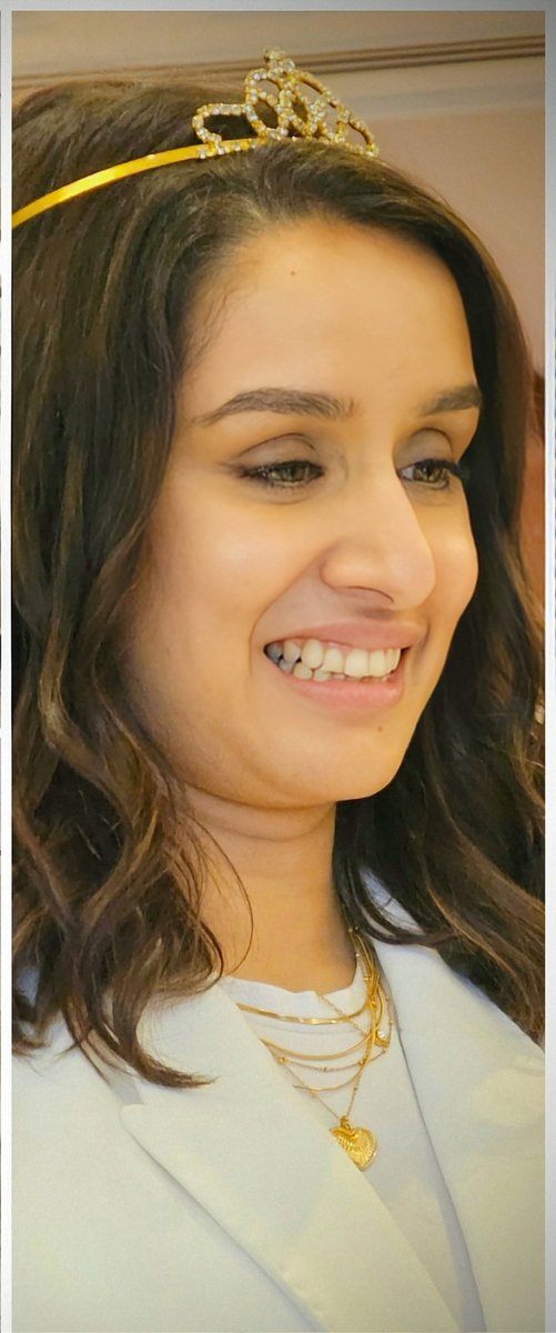 Shraddhas_megha's tweet photo. Always keep smiling like this 🤧💜🎉🕊️👑
 HBD PEOPLES SUPERSTAR SHRADDHA https://t.co/kIteY7jTn0