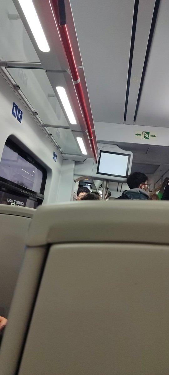 MarcMR7's tweet photo. P**íssima RENFE https://t.co/uWGeXjz9nZ