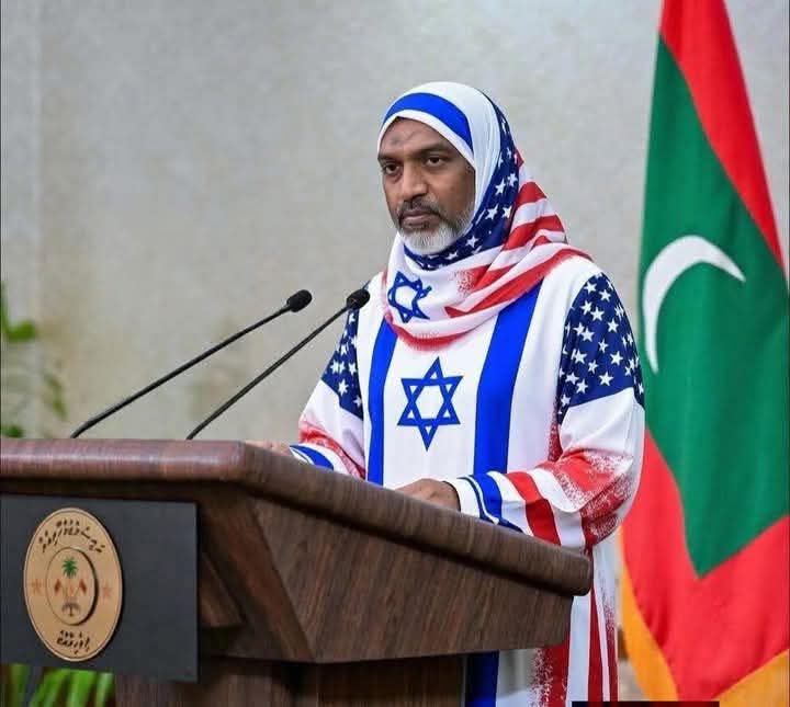 SameerBrzl's tweet photo. މި ބަޅާ ގެ ވެރިކަން ނިމޭ ދުވަހަކުން މި ކުއްތާ އަށް ހަމަ ހަލާފަ ފަޑަ ބޯން ދޭނީ
@MMuizzu @presidencymv @shizna_shiz @lucasjalyl @Adamshareefz @Mohamedshaheem1 https://t.co/BvsOLyDqUF