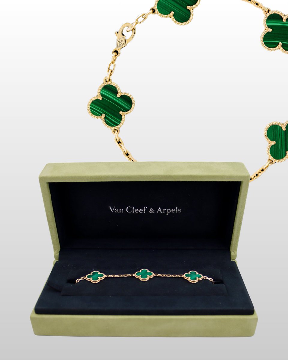 artbidy's tweet photo. 🍀 Który kształt jest znakiem rozpoznawalnym marki Van Cleef &amp; Arpels? Zdecydowanie ta czterolistna koniczynka, czyli element kultowej kolekcji Alhambra. 

Odkryj naszą ofertę galeryjną: https://t.co/6X2TiXKNW6 https://t.co/gkkXKONPbW