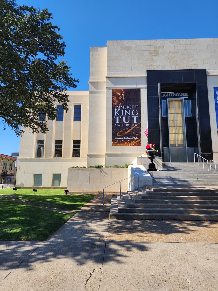 CorpInstall's tweet photo. Bringing history to life in a big way. We installed this large-scale exterior banner for a King Tut Exhibit in Dallas.

#installation #installer #installed #adhesivevinyl #graphicinstallations  #wraps  #wedocoolstuff #graphicdesign #wedocoolstuff #CorporateInstallations https://t.co/Gx15r0Xms5