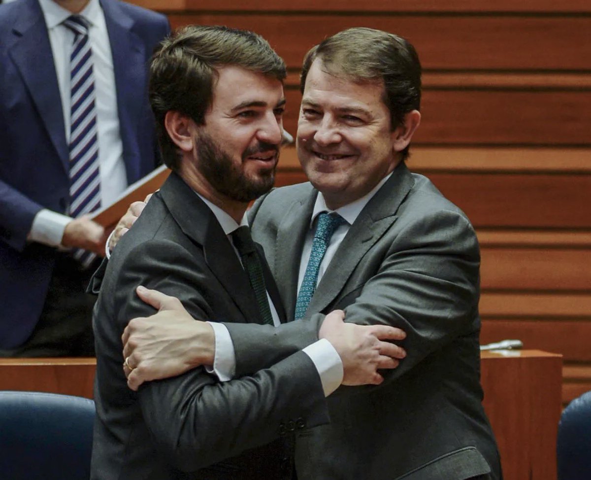nuevecyl's tweet photo. ¿Os acordáis cuando el pacto de PP y Vox gobernaba en Castilla y León y votaron en contra de sus propios presupuestos? 🤦
No fue hace tanto tiempo. Fue hace 3 años. 😒
¿De verdad quieres esto para Castilla y León?

 https://t.co/ekBlgsAO8g vía @YouTube https://t.co/1VkjtWTJA7
