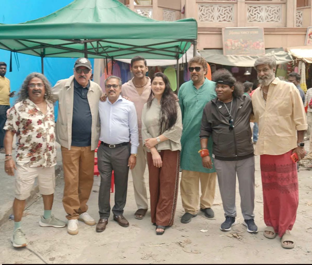 I happened to meet the most versatile actor in the Indian film industry and one of my favourite on screen performers,our very own jewel, the wonderful Boman Irani. It was a pleasant surprise to have him on the sets of #Purushan.  Heard about his screenwriting workshops that he